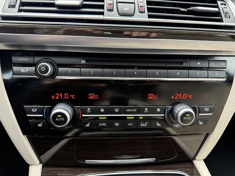 BMW Řada 7 730D koupeno v ČR DPH - fotka 17 z 35