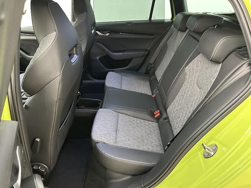 Škoda Octavia 2.0 TSI 4x4 SportLine - fotka 23 z 31