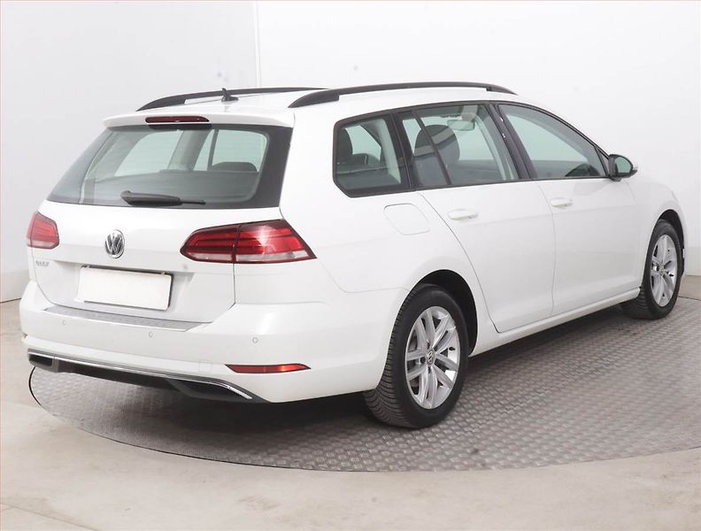 Volkswagen Golf (2019) 2.0 TDI, Navi, Tempomat - fotka 5 z 16