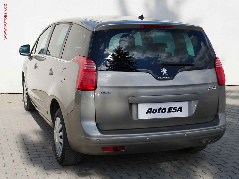 Peugeot 5008 (2015) 1.6HDi, 2.maj,ČR, Allure - fotka 6 z 19