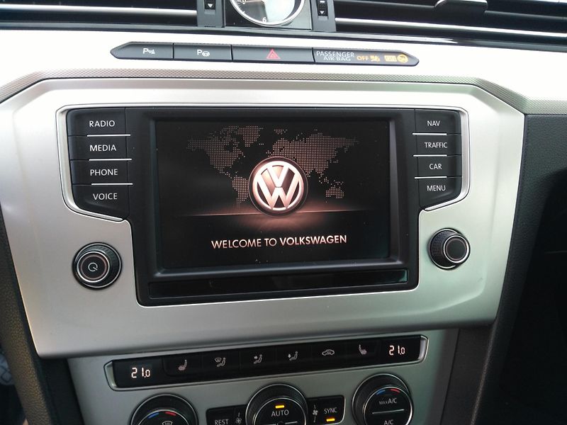 Volkswagen Passat 1,4 TSI  /110 kW/  - fotka 26 z 45