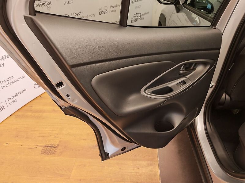 Toyota Yaris Cross 1.5 TNGA HEV 1 CVT Style 2x4 - fotka 20 z 36