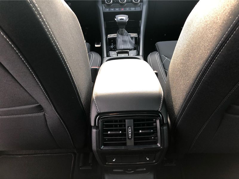 Škoda Karoq 1,5 TSI - fotka 23 z 30