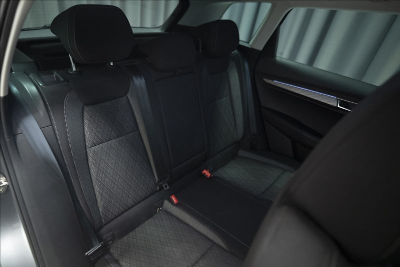 Škoda Karoq 2,0 TDI DSG KEYLESS VÝHŘEV ČR - fotka 12 z 38