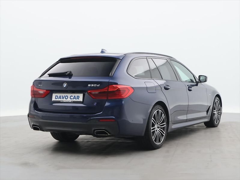 BMW Řada 5 3,0 530d xDrive 195kW M-paket - fotka 7 z 34