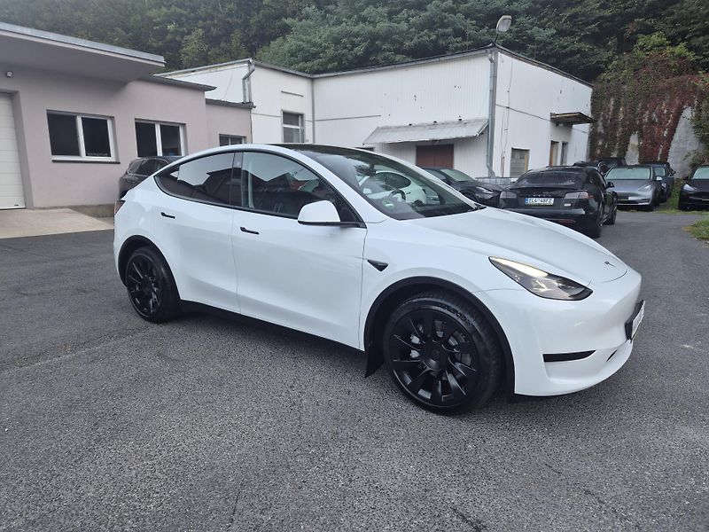 Tesla Model Y RWD 220kw TZ SOH 93,1 % - fotka 3 z 50