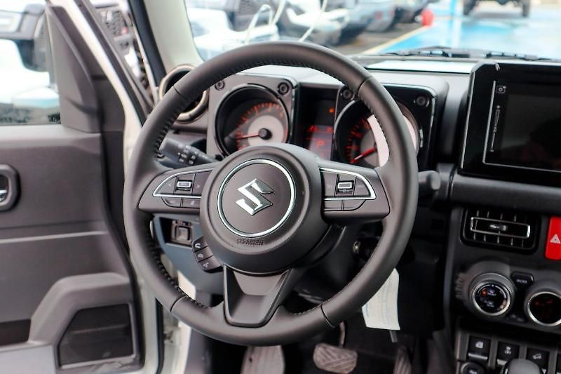 Suzuki Jimny (2025) Ve verzi Full Option - fotka 24 z 28
