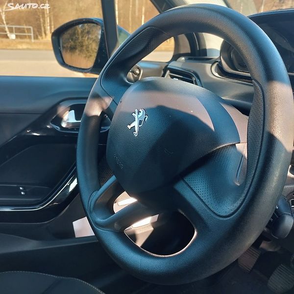 Peugeot 208 KRÁSNÝ,60TKM,1MAJ54L,SERVISKA - fotka 9 z 22