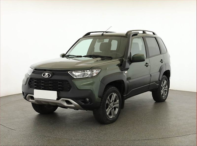 Lada Niva (2023) Legend 1.7, 4X4, ČR,1.maj - fotka 2 z 18