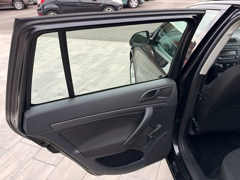 Škoda Octavia (2009) Ambition 1.6 MPi 75kW - fotka 12 z 35