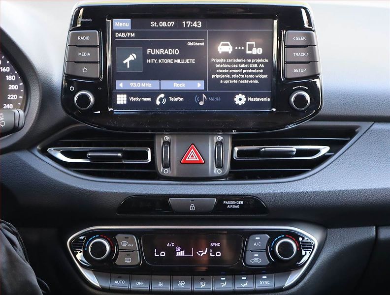 Hyundai i30 (2021) Family Comfort 1.5 T-GDI MHEV - fotka 12 z 17