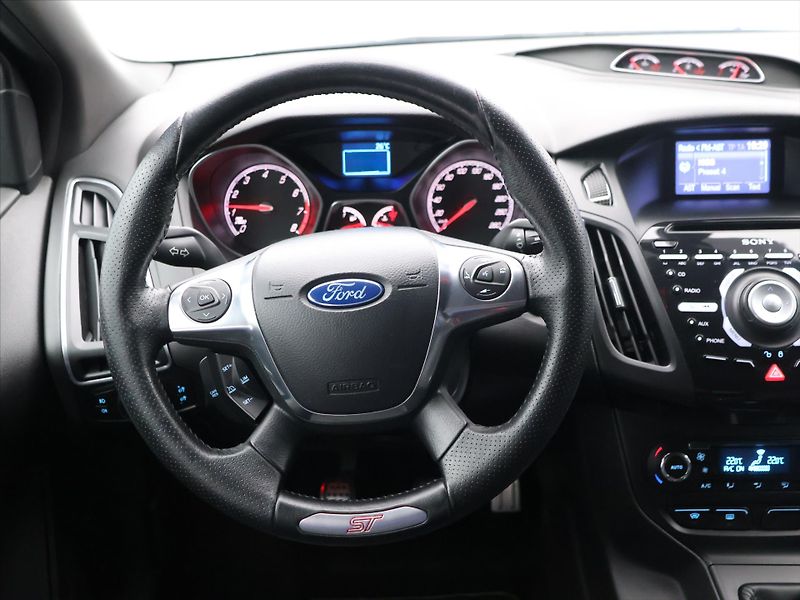 Ford Focus 2,0 EB 184kW ST Aut.klima - fotka 18 z 34