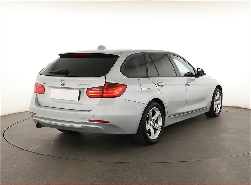 BMW Řada 3 (2013) 320 d xDrive, 4X4, Automat - fotka 5 z 20