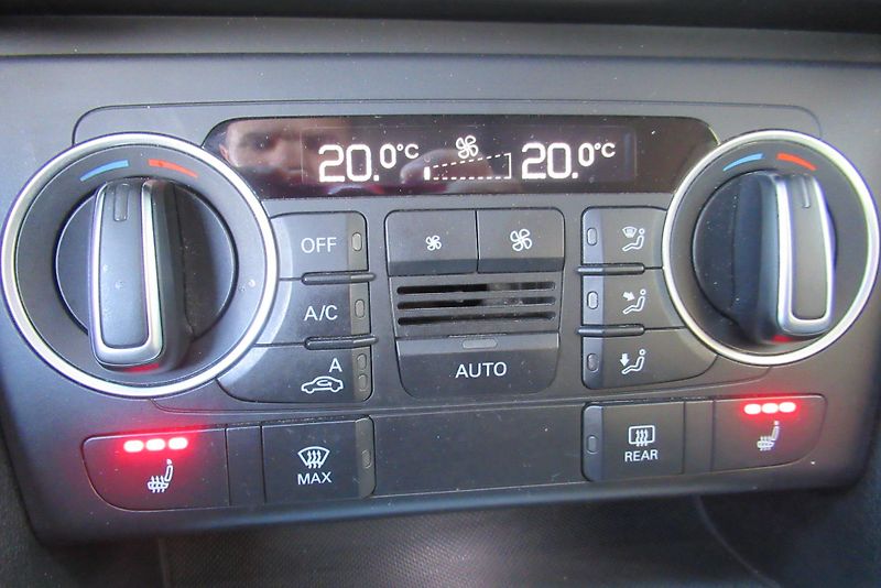 Audi Q3 2.0 TDI QUATTRO NAVI TAŽNÉ - fotka 18 z 33