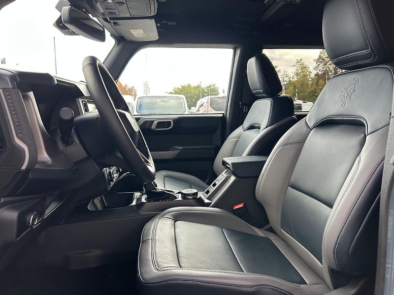 Ford Bronco 2.7 EcoBoost 246kW OUTER BANKS - fotka 16 z 36