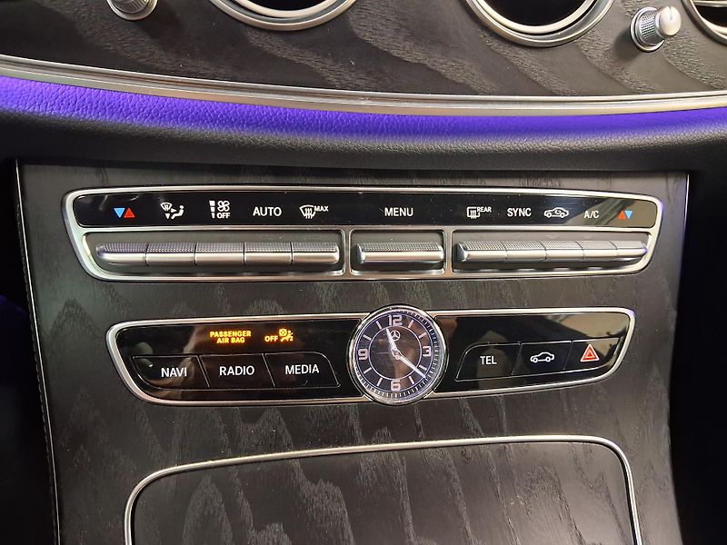 Mercedes-Benz Třídy E E 220d 4MATIC Sport Style, ČR - fotka 21 z 32