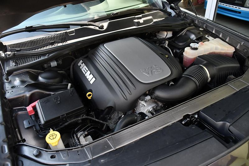 Dodge Challenger 5.7 V8 HEMI - fotka 39 z 41
