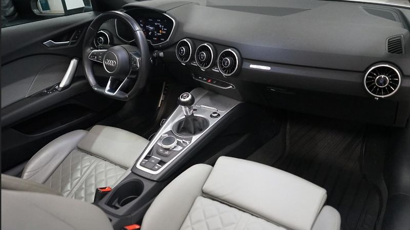 Audi TT Roadster 2.0 TDI  Manual - fotka 19 z 19