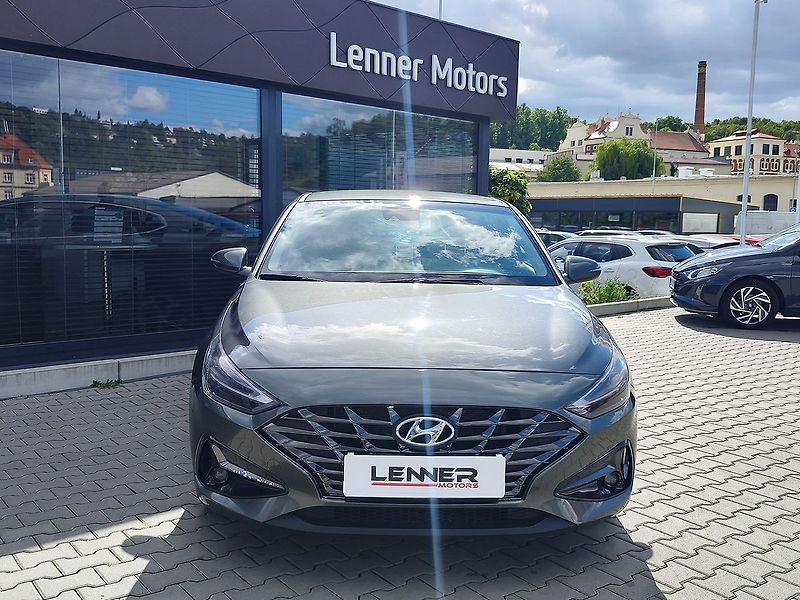 Hyundai i30 1.5 T-GDI/117kW Smart DCT - fotka 2 z 33