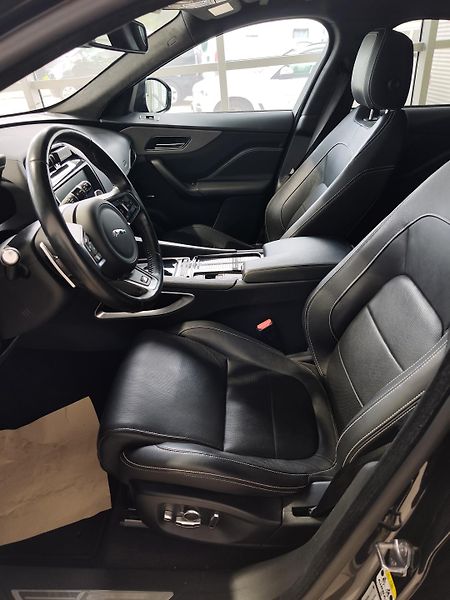 Jaguar F-Pace (2018) 3.0d 221kW S 4x4 AT - fotka 9 z 28