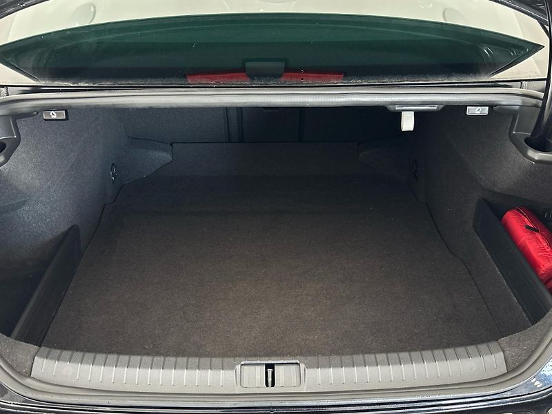 Volkswagen Passat R-LINE DSG - fotka 10 z 29