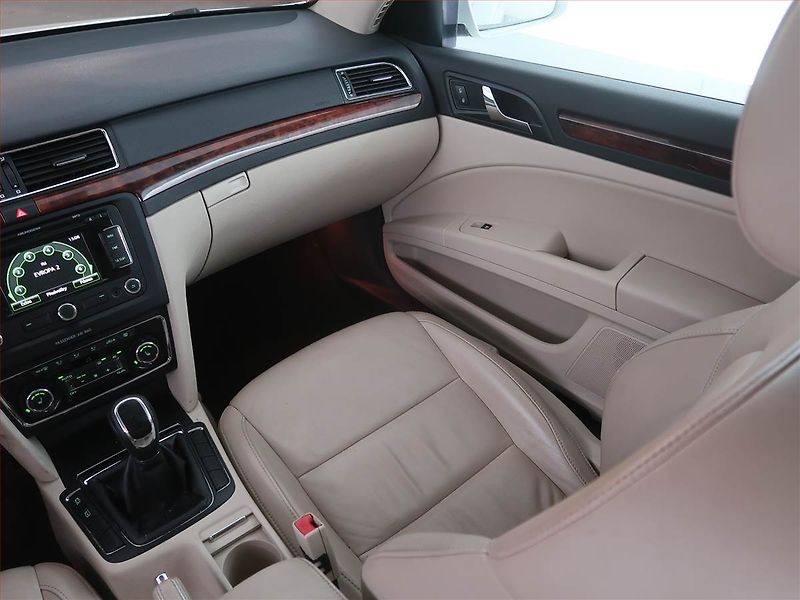 Škoda Superb (2012) Elegance 2.0 TDI, Navi, Xenony - fotka 8 z 21