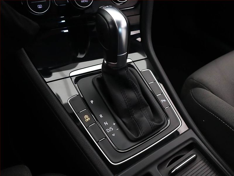 Volkswagen Golf (2017) 1.4 TSI, Automat, Tempomat - fotka 11 z 17