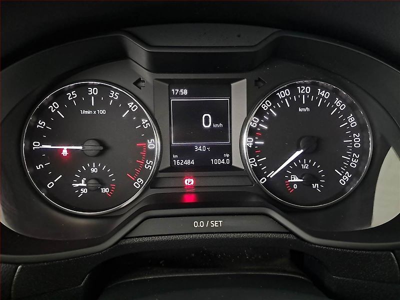 Škoda Octavia (2015) 1.6 TDI, Tempomat - fotka 11 z 19