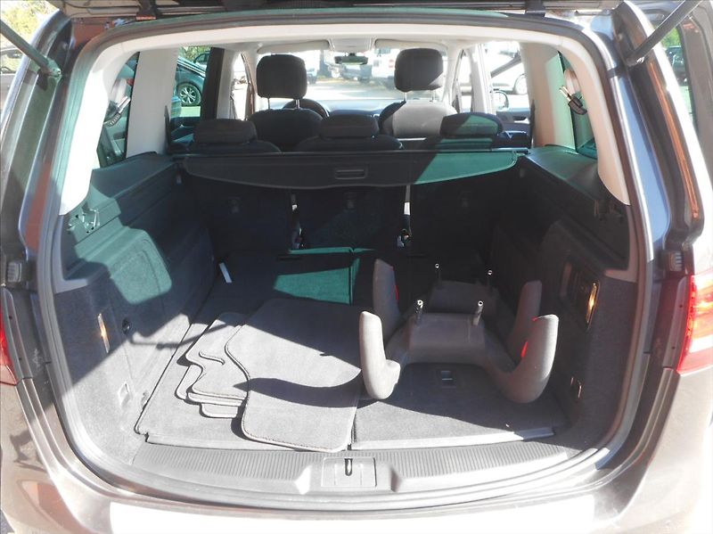 Volkswagen Sharan 2,0 TDi SOUND - fotka 26 z 38