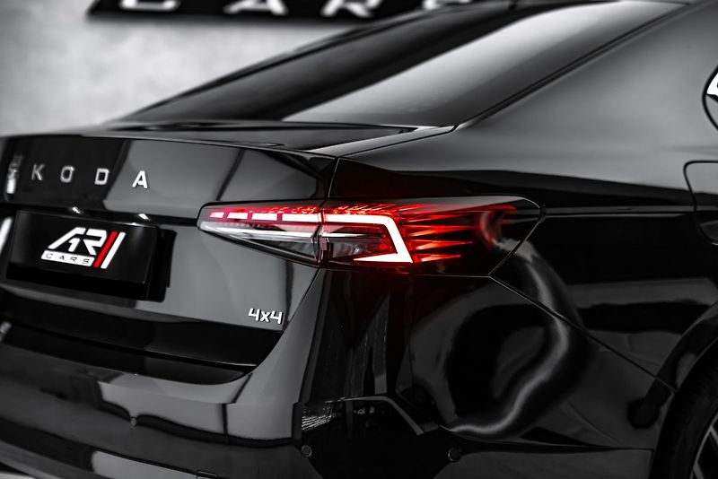 Škoda Superb 2,0TDI 142kW L&K 4x4 DSG masáž - fotka 10 z 23