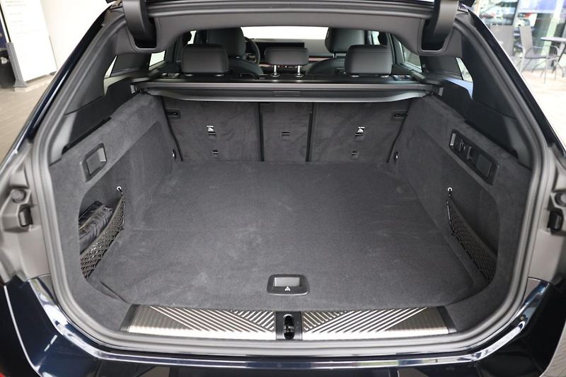 BMW Řada 5 540d xDrive Touring - fotka 8 z 18