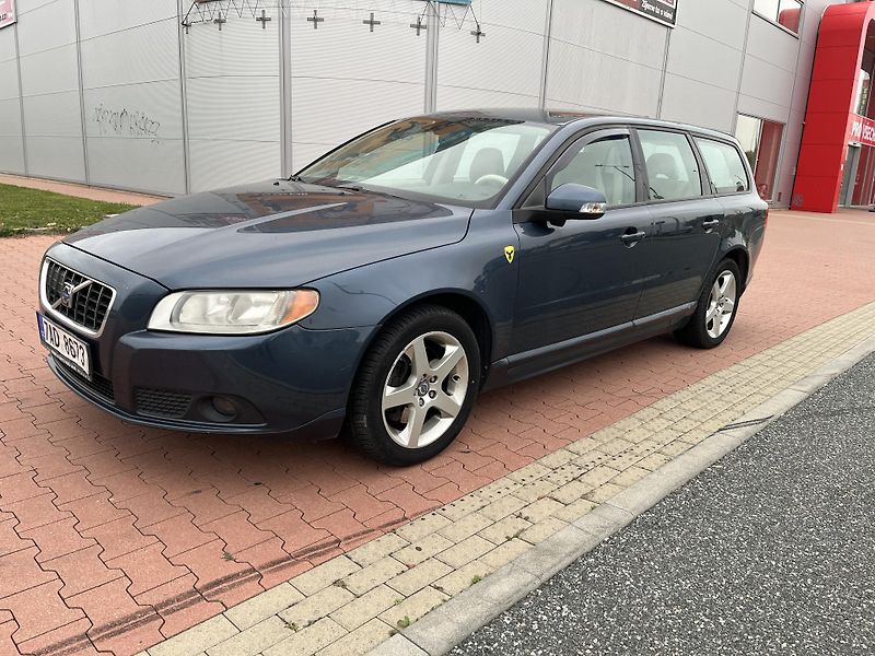 Volvo V70 2.4 D5 136 kW Automat - fotka 1 z 30