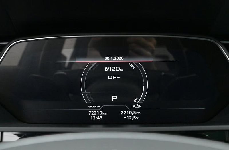 Audi Q8 e-tron 55 Q S-Line SoH 94% 360k Pano  - fotka 7 z 24