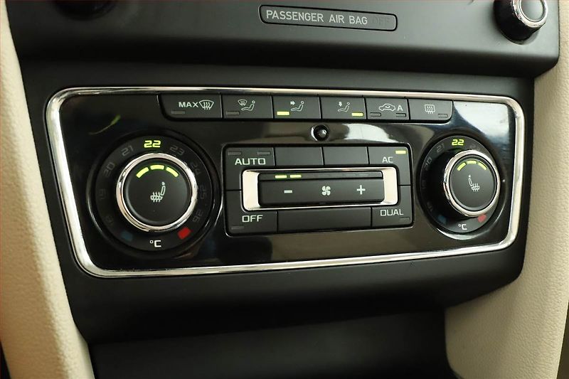 Škoda Superb (2008) Elegance 2.0 TDI, Xenony - fotka 16 z 19