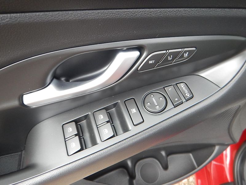 Hyundai i30 FASTBACK, 1.4 GDi TURBO, AUT - fotka 18 z 35