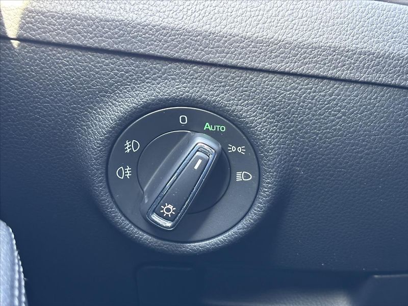 Škoda Superb 2,0 TDi AT Style SERVIS - fotka 33 z 43