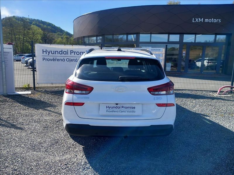 Hyundai i30 1,0 T-GDI MT SMART - fotka 7 z 20