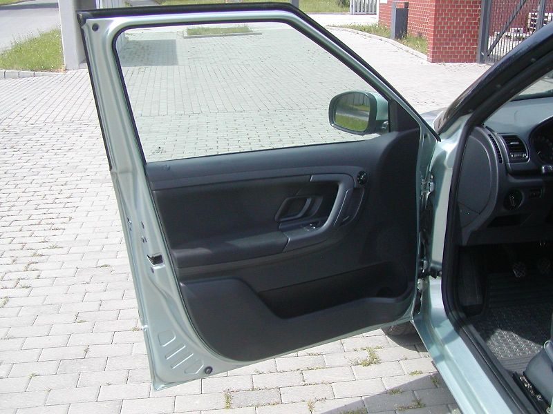 Škoda Fabia (2012) 1.6TDi,AMBIENTE, CLIMATRONIC!! - fotka 11 z 33