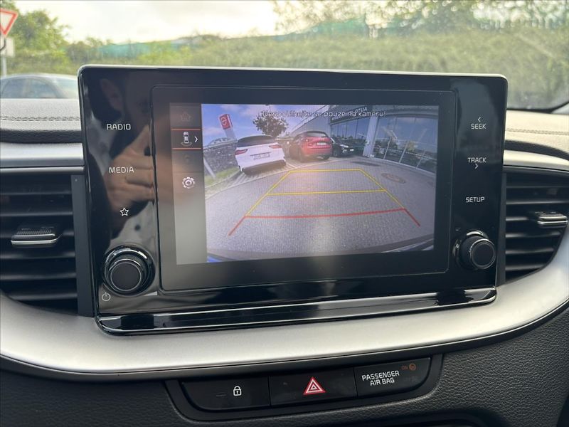 Kia Ceed 1,5 TGDi Spin ZÁRUKA KAMERA - fotka 17 z 35