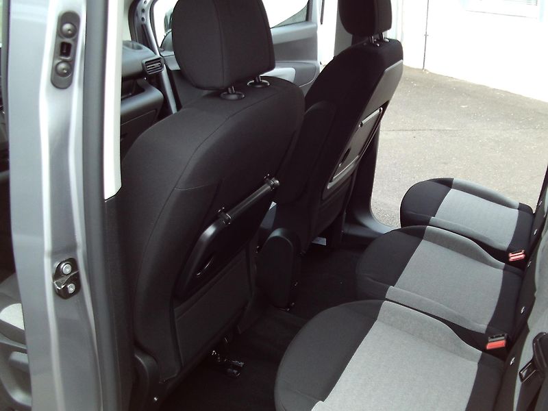 Citroën Berlingo (2026) PLUS Petrol 110k Manual - fotka 12 z 17
