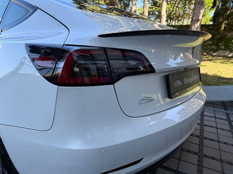 Tesla Model 3 Performance 82 kWh - fotka 7 z 37