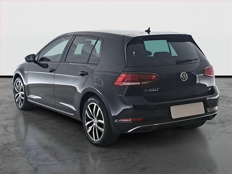 Volkswagen Golf (2019) 32 kWh - 37 Ah, Automat - fotka 4 z 21