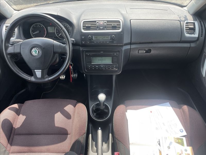 Škoda Fabia 1,6 i 77kw Sportline Klimatron - fotka 12 z 40
