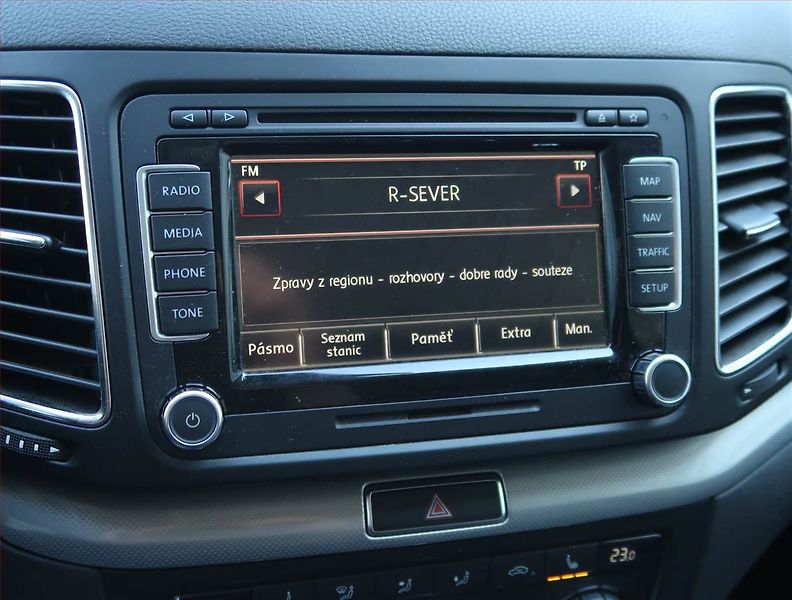 Volkswagen Sharan (2013) 2.0 TDI, Serv.kniha, Navi - fotka 18 z 21