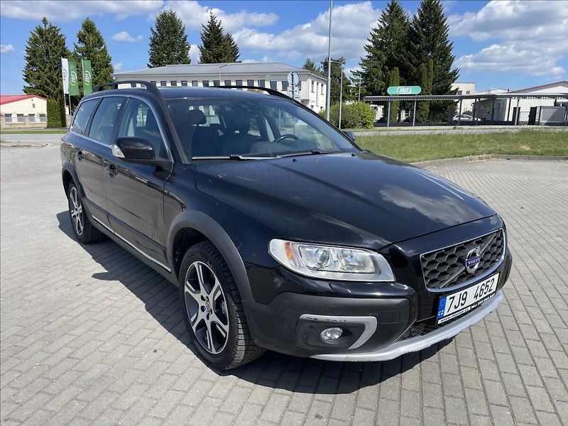 Volvo XC70 2,4 D5 Geartronic Momentum AWD - fotka 6 z 35