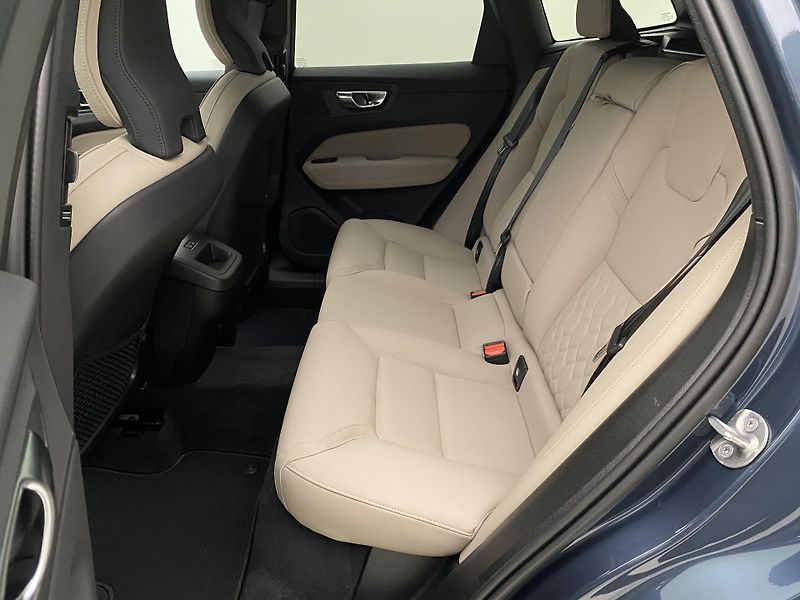 Volvo XC60 (2026) B5 AWD AUT DARK PLUS  - fotka 6 z 67