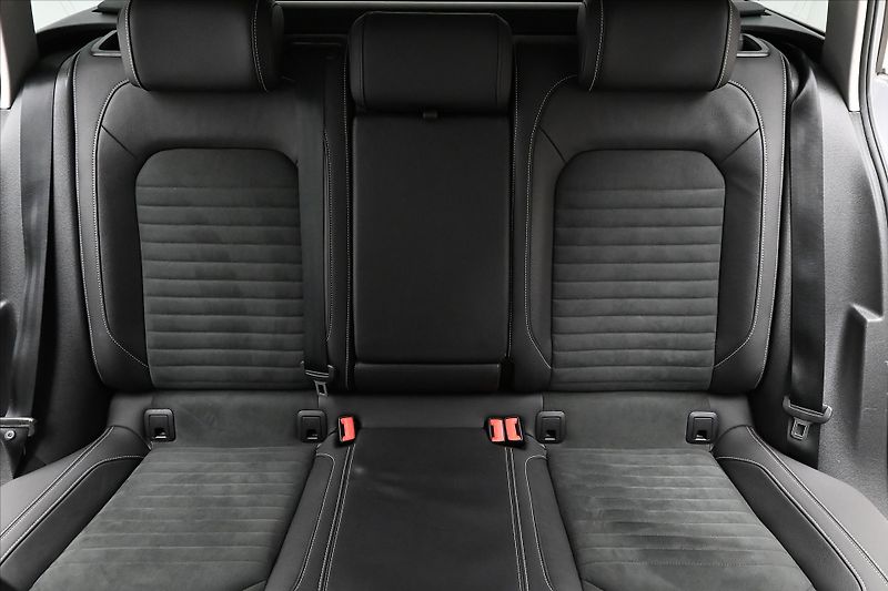 Volkswagen Passat 2,0 TDI 110 kW DSG ELEGANCE Zá - fotka 28 z 32