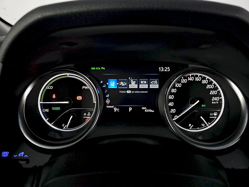 Toyota Camry (2019) 2.5HEV EXECUTIVE - fotka 10 z 29