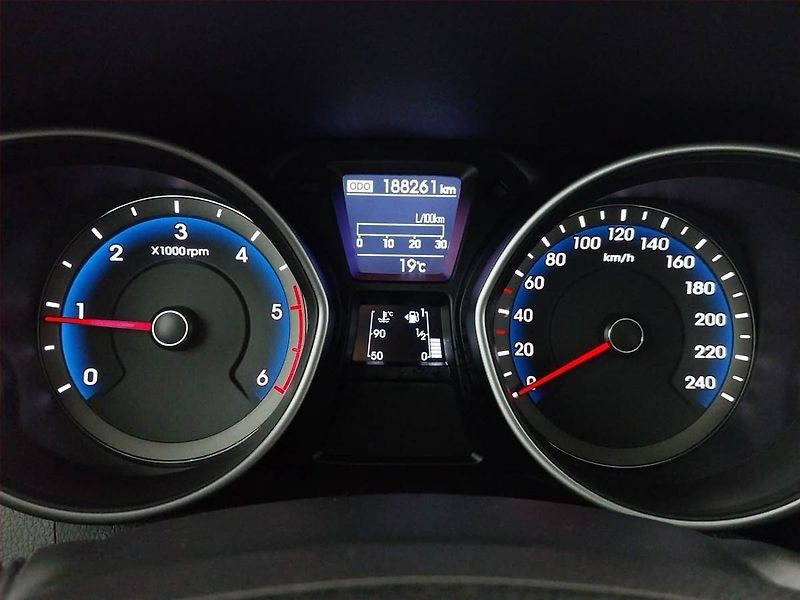 Hyundai i30 (2014) 1.6 CRDi, ČR,1.maj, Tempomat - fotka 11 z 17