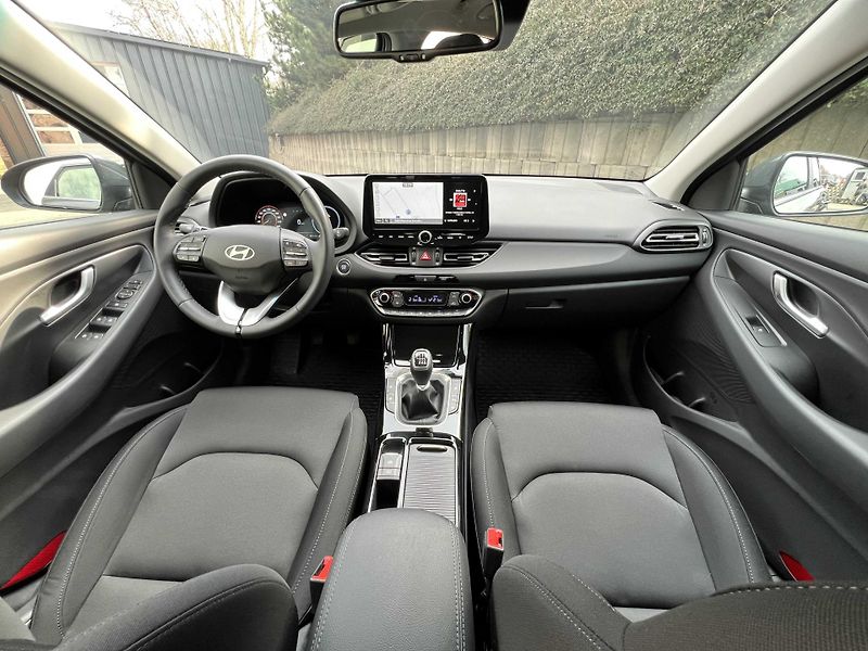 Hyundai i30 STYLE 1.5 DPI 71 kW DPH - fotka 12 z 20